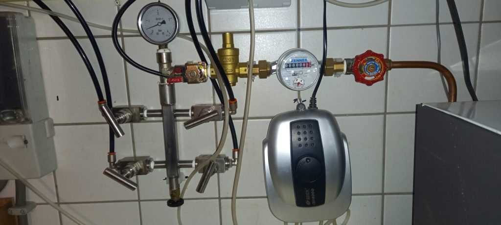 Water drip installation